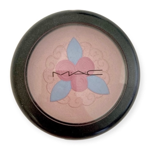 Used Once Mac Pink Buttercream Pearlmatte Face Powder Highlighter Blush Beauties - Picture 1 of 3